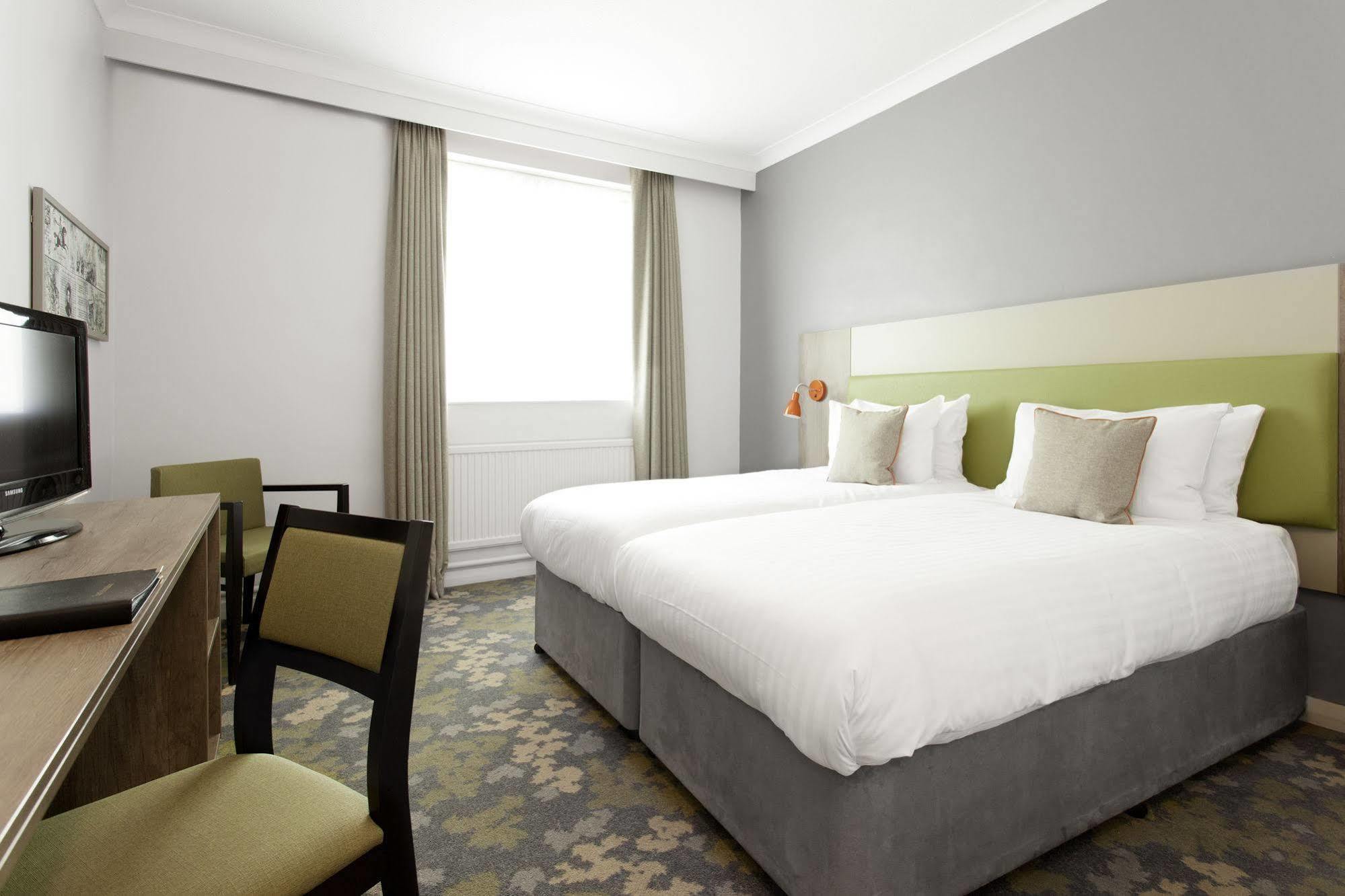 Epping Forest Hotel Woodford Exteriör bild