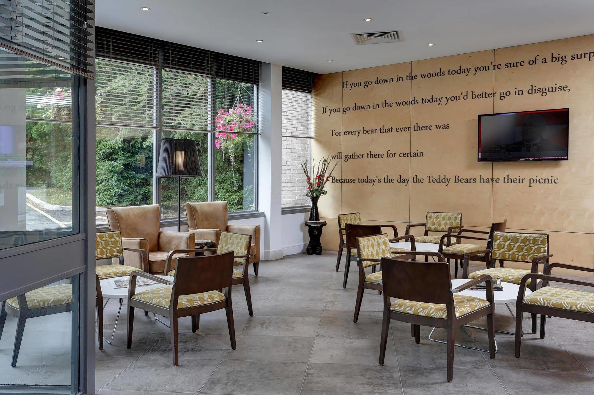 Epping Forest Hotel Woodford Exteriör bild