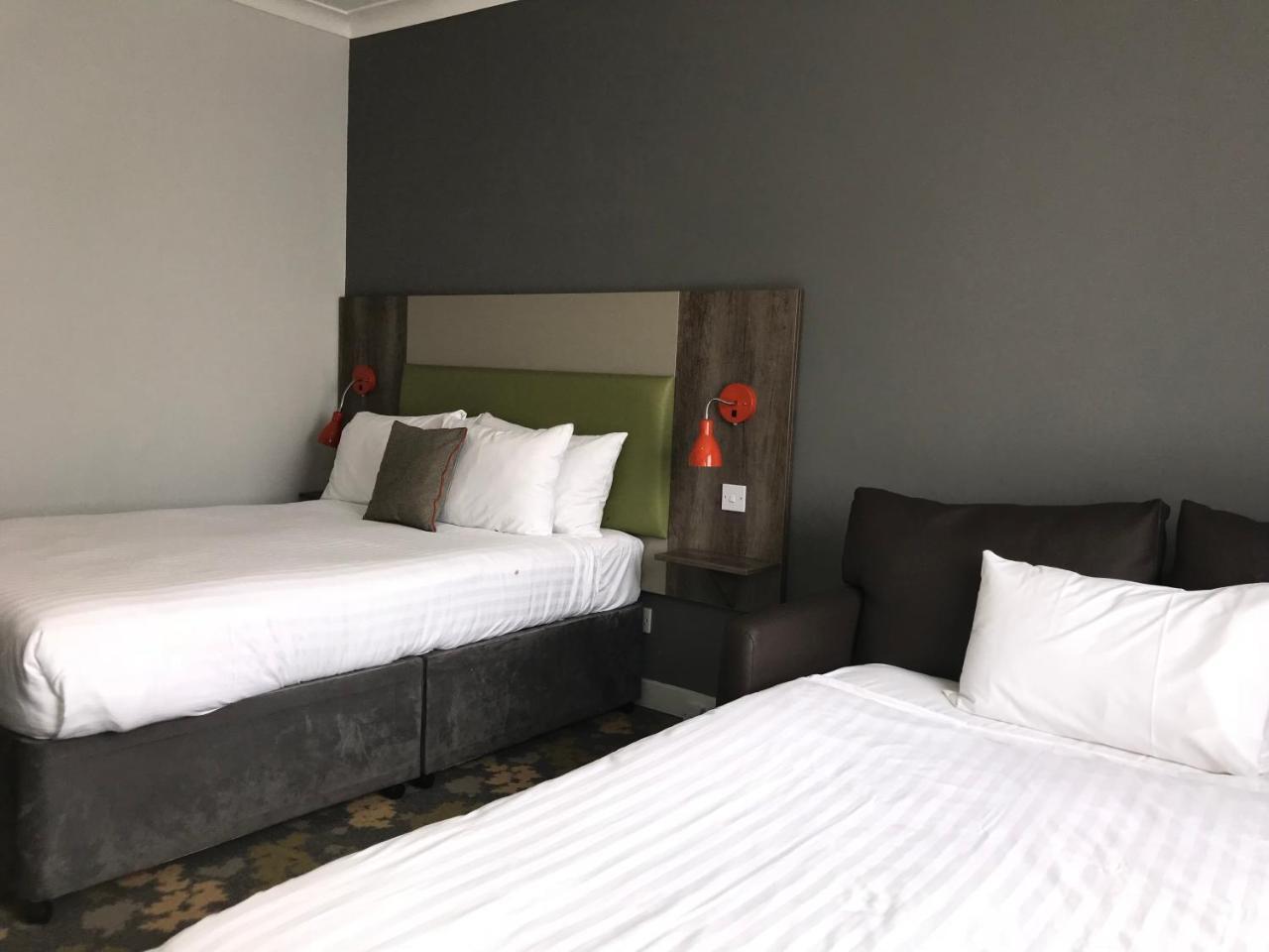 Epping Forest Hotel Woodford Exteriör bild