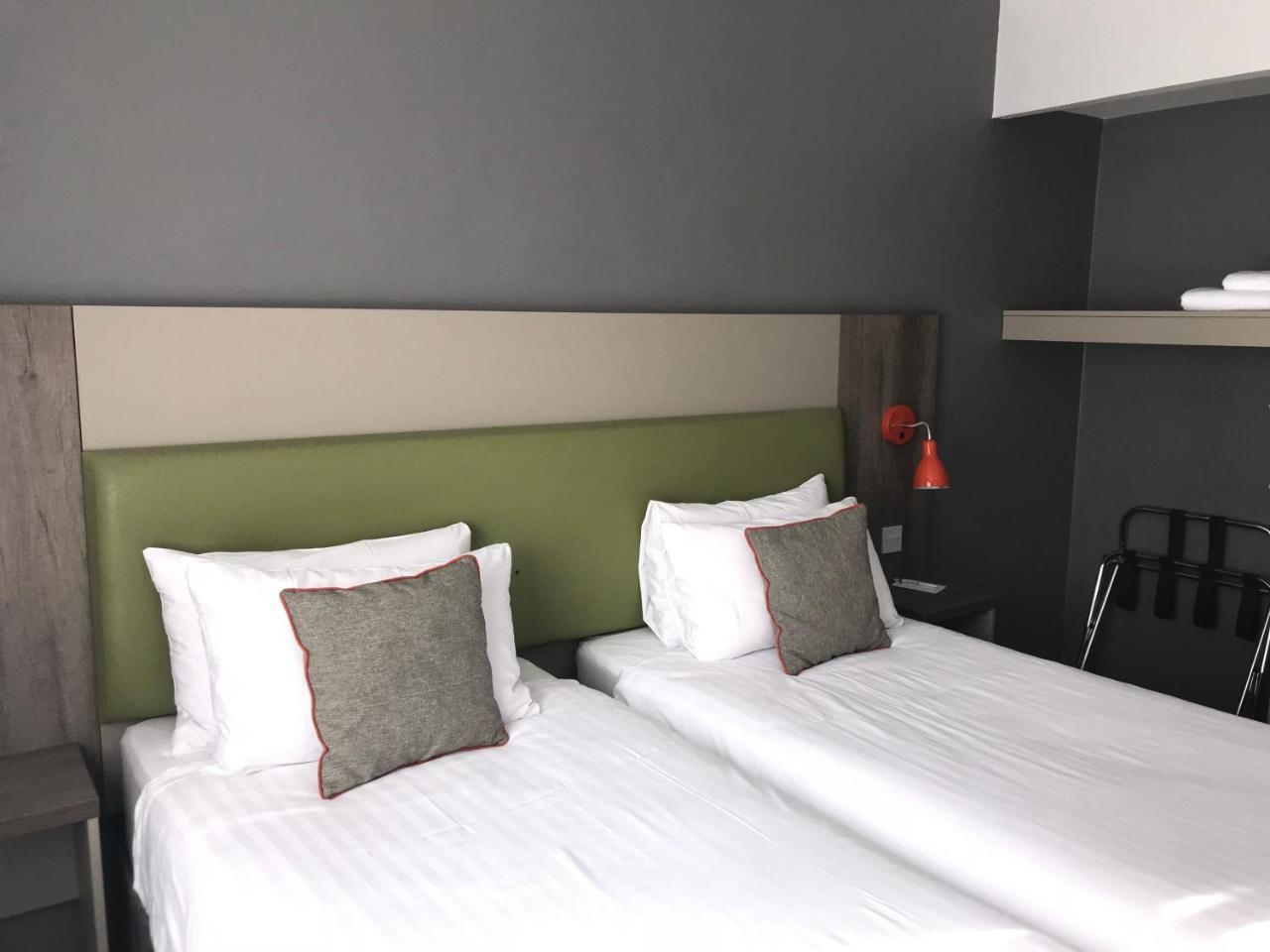 Epping Forest Hotel Woodford Exteriör bild