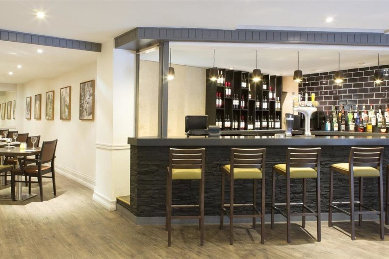 Epping Forest Hotel Woodford Exteriör bild